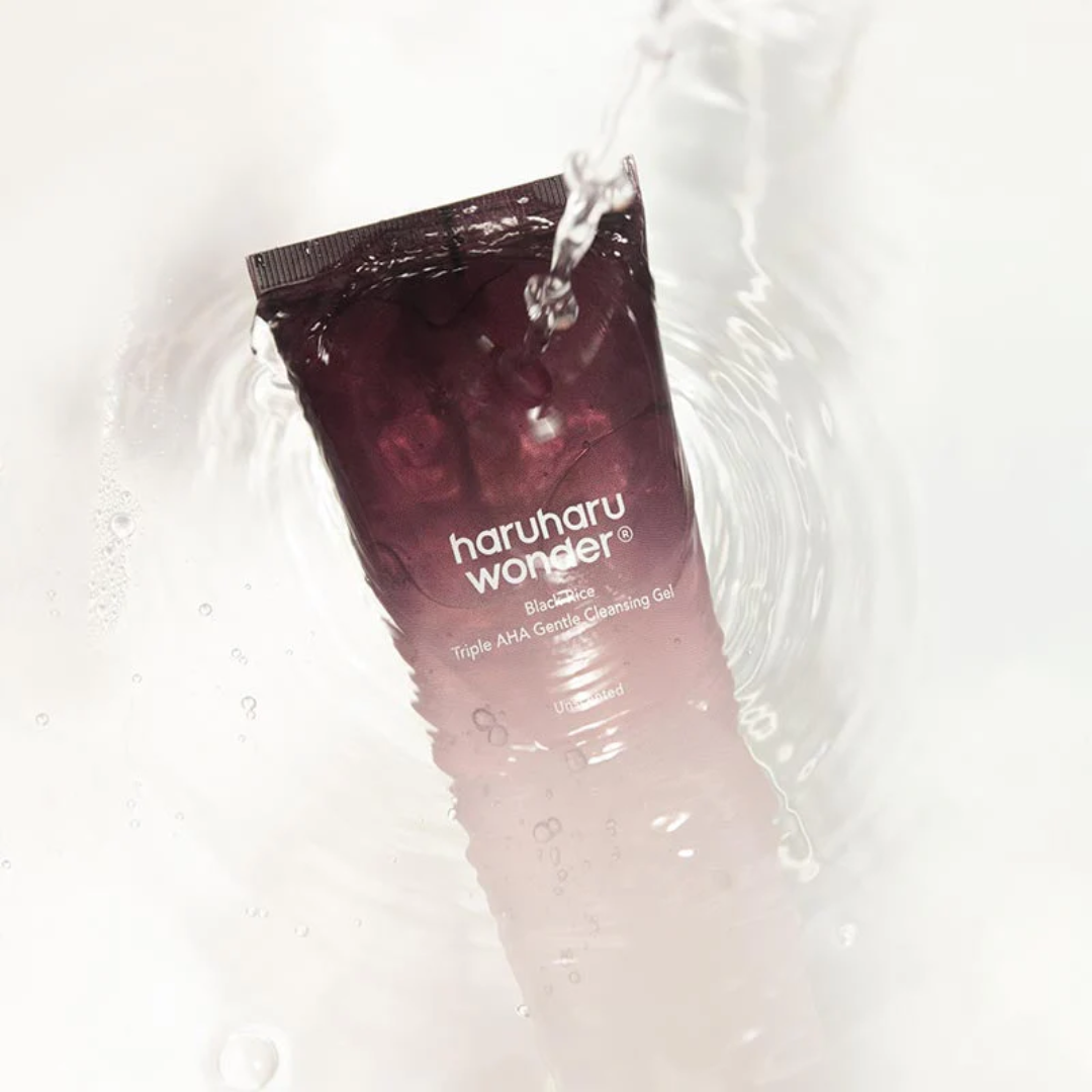 Haruharu Wonder cleansing gel packaging with water droplets on a white background